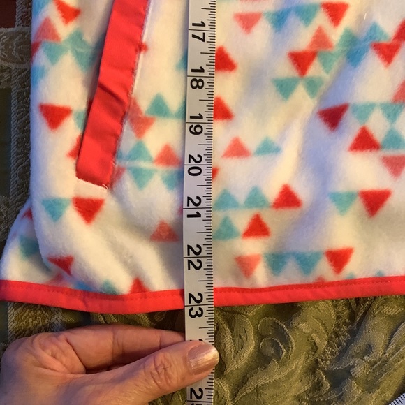 Eddie Bauer. NWT. Girls light pullover top. Beautiful southwestern desig… - Picture 3 of 10